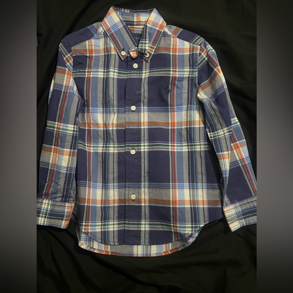 Lightly worn boys Ralph Lauren button down shirt!